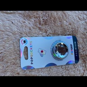 Diamond pop socket